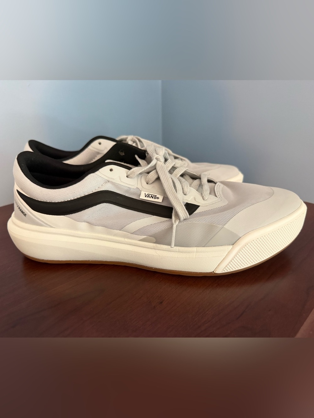 Vans Ultra Range Grey and Black Low-Top Sneakers with Wave Stripe